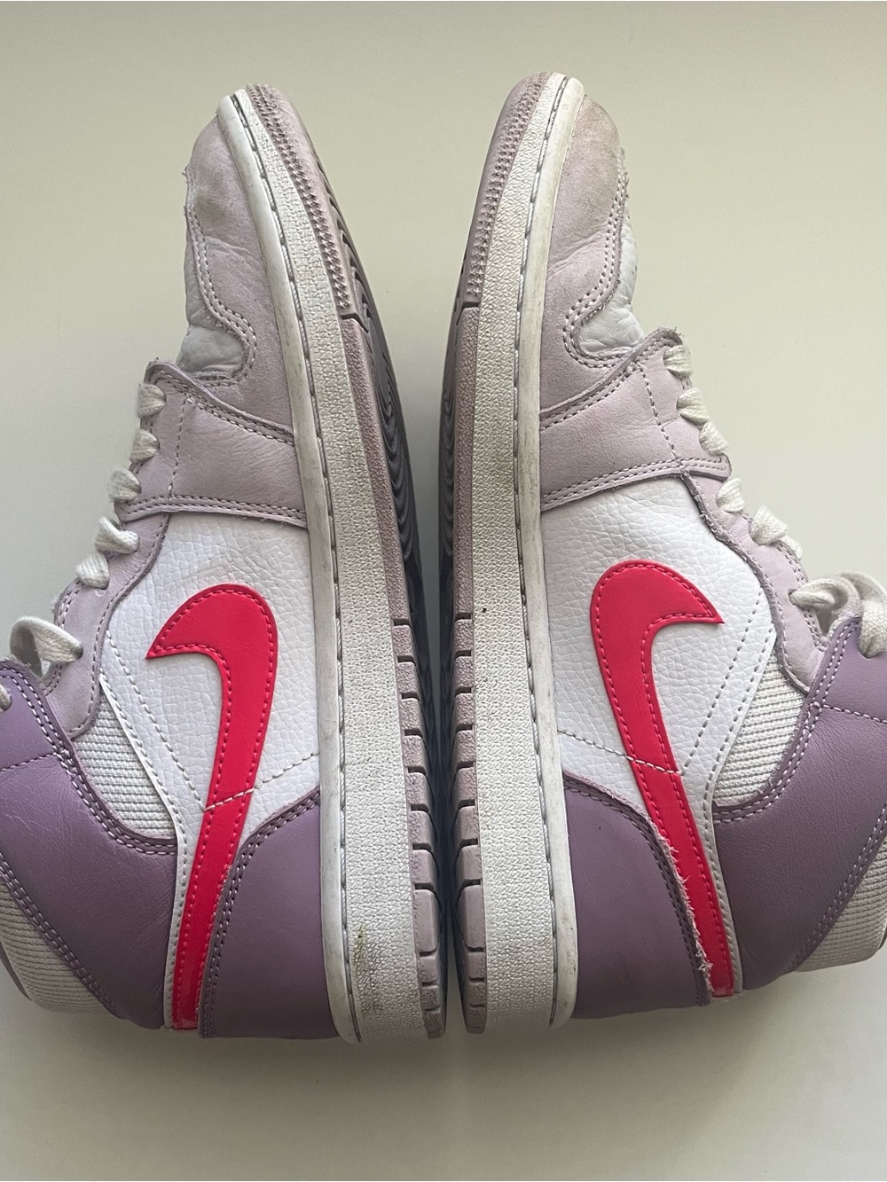 Air Jordan 1 Mid ‘Valentine’s Day’ Sneakers Women’s Size 7.5